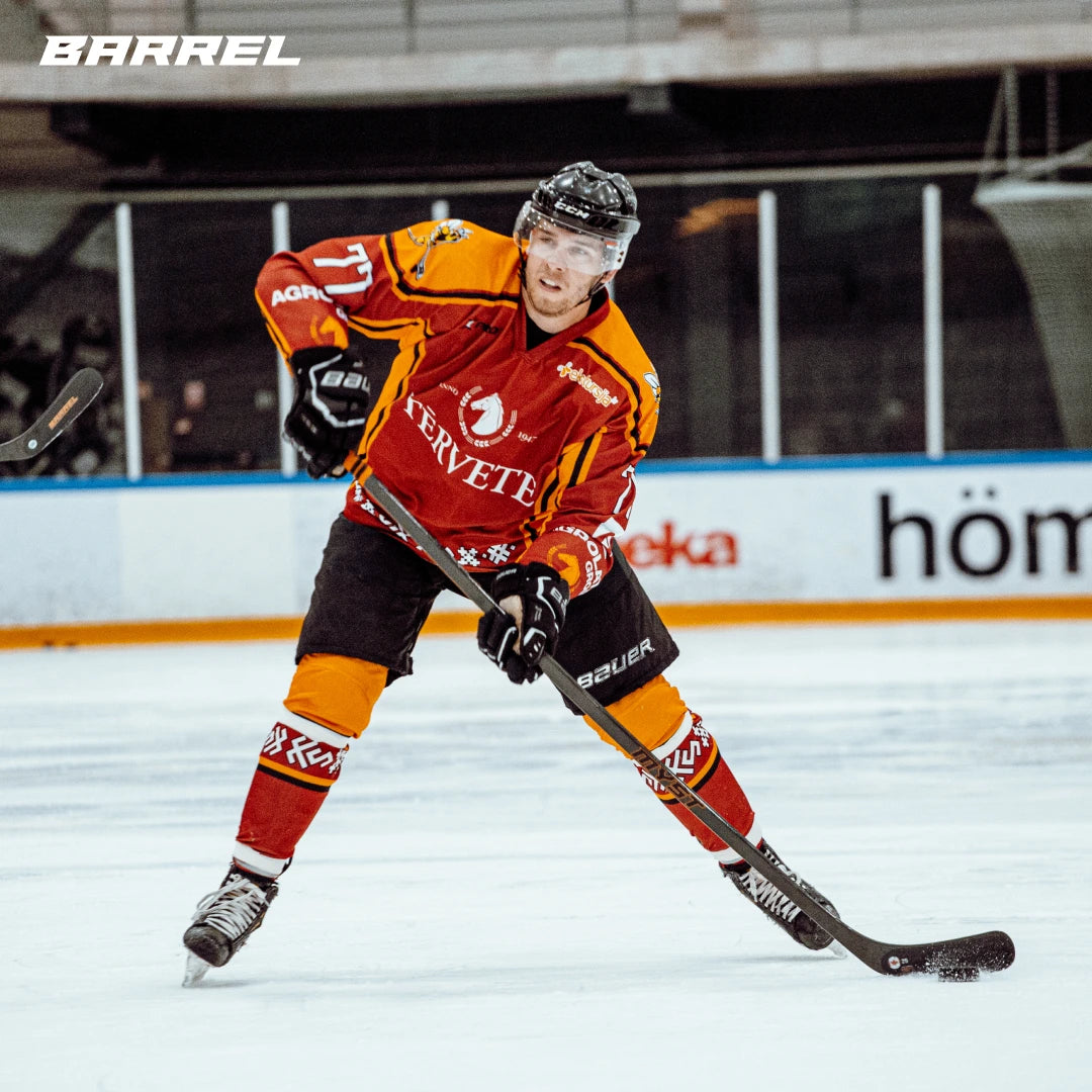 Barrel_sticks_hockey_player